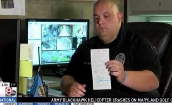 مأمور شرطة يتجاوز السرعة.. وهذا ما فعله بنفسه!