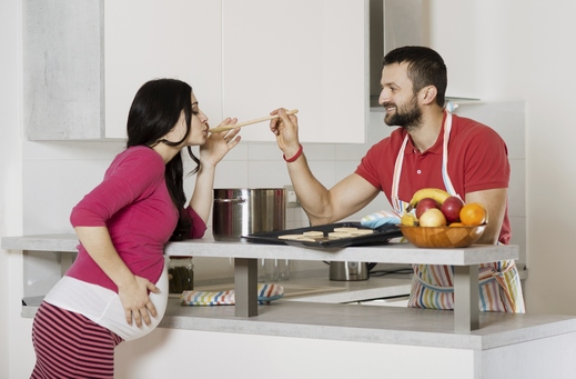 علماء: حرق الأطعمة في الطبخ يضر بنمو أدمغة الأجنة