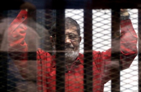 الرئيس مرسي يؤكد مجددا تعرضه لجرائم تؤثر على حياته