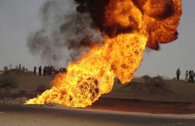 مجهولون يفجرون خط الغاز الرئيسي في مدينة العريش المصرية مجهولون يفجرون خط الغاز الرئيسي في مدينة العريش المصرية