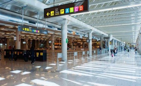 مطار غاتويك في لندن يعلق رحلاته بسبب تحليق طائرتين مسيرتين