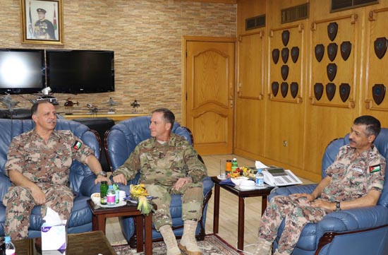 الأمير فيصل يستقبل قائد سلاح الجو الأميركي