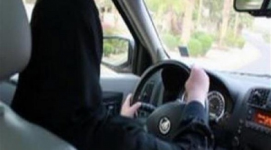 سعودية تقود سيارة زوجها بعد تعرضه للإغماء سعودية تقود سيارة زوجها بعد تعرضه للإغماء