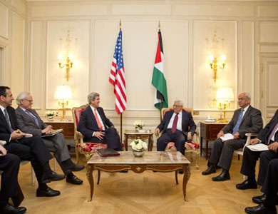 عباس يبلغ كيري رفض أي اتفاق ما لم يتضمن الثوابت الفلسطينية