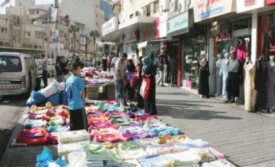 السوق التجاري في المفرق خال من البسطات والباعة المتجولين