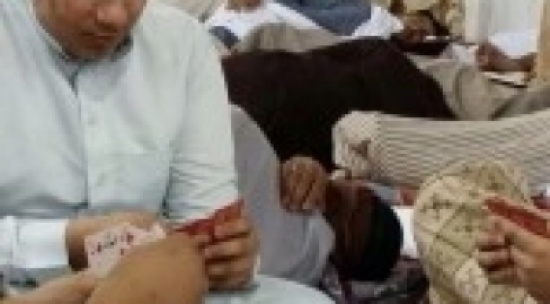 السعودية.. القبض على فتيان يلعبون ''الشدّة'' في المسجد النبوي السعودية.. القبض على فتيان يلعبون ''الشدّة'' في المسجد النبوي
