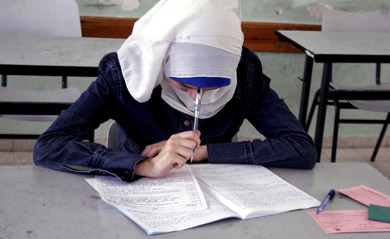 تباين اراء طلبة الثانوية العامة حول امتحان اللغة الانجليزية تباين اراء طلبة الثانوية العامة حول امتحان اللغة الانجليزية