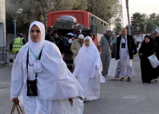 معتمرون فلسطينيون : رشاوى على معبر الكرامة بسبب الاكتظاظ معتمرون فلسطينيون : رشاوى على معبر الكرامة بسبب الاكتظاظ