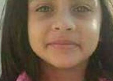 مغتصب الطفلة زينب يمشي في جنازتها... والشرطة تتّهمه بـ15 جريمة (فيديو)