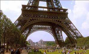 فرنسا "متيقظة" لوعيد بن لادن  