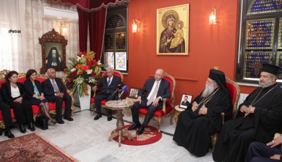 الفايز يهنئ الطوائف المسيحية في المملكة بعيد الفصح المجيد