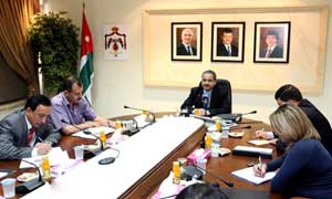 وزير الأشغال يستعرض إنجازات الوزارة وخطة طوارئ الشتاء 