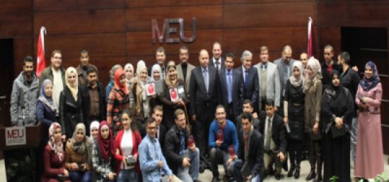 جامعة الشرق الأوسط تكرم عددا من طلبتها