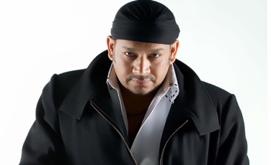 فنانة أرجنتينية تبكي عصام كاريكا بعد لقائهما