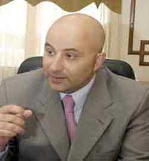 وزير الصناعة يؤكد أهمية الاستراتيجية الوطنية في تعزيز الاقتصاد الوطني  