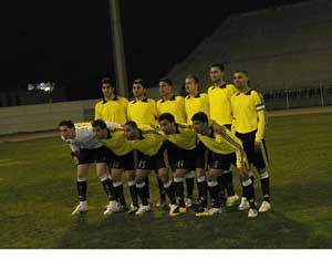 نادي الحسين يكافئ لاعبي فريقه الكروي  