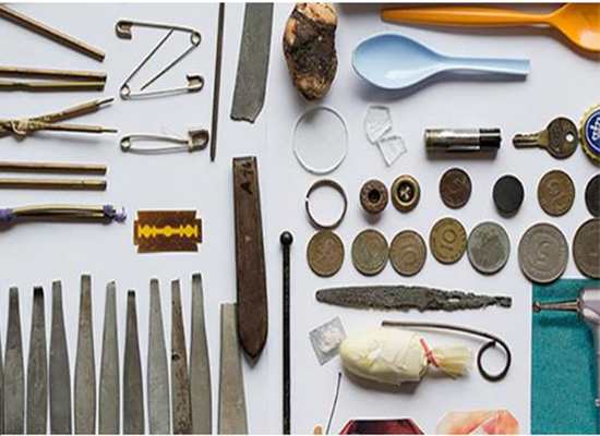 معرض خردة في جوف سجين "صورة"