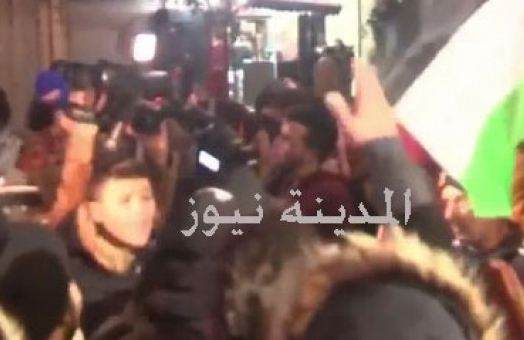 وقفة احتجاجية امام المسجد الحسيني وقفة احتجاجية امام المسجد الحسيني