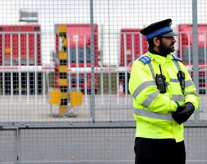 بريطانيا تشدد إجراءات الشحن الجوي