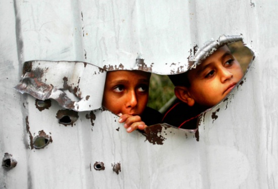 اسرائيليون يتمنون موت أطفال فلسطين على صفحاتهم الإجتماعية اسرائيليون يتمنون موت أطفال فلسطين على صفحاتهم الإجتماعية