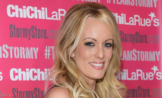 الممثلة الإباحية تكشف ماذا فعل ترامب قبل بدء العلاقة