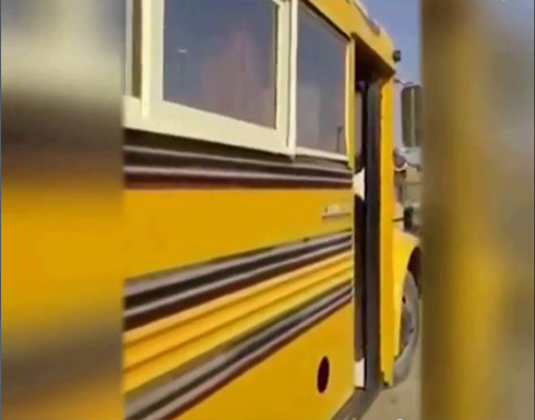 بالفيديو : سعودي يحول باص الى مجلس عربي