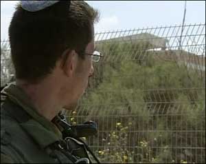 إسرائيل تبني سياجا مع مصر قريبا  