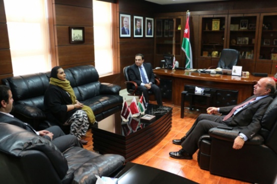 بحث التعاون بين جامعة الشرق الأوسط ومثيلاتها البحرينية