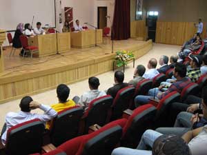 "شباب يلا نصوت" عرض مسرحي في البلقاء التطبيقية