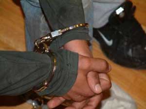 الاحتلال يعتقل 10 فلسطينيين في الضفة الغربية