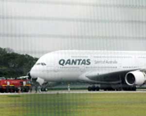 هبوط اضطراري لطائرة في سنغافورة