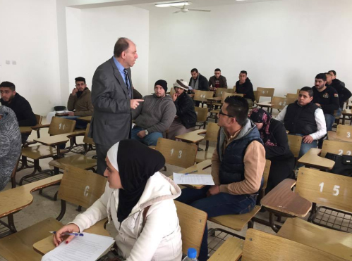 رئيس جامعة إربد الأهلية يتفقد الامتحانات النهائية للطلبة رئيس جامعة إربد الأهلية يتفقد الامتحانات النهائية للطلبة