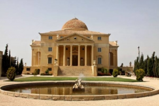 فلسطينيون ينتقدون بناء قصر لمنيب المصري فوق " زرائب " فقراء نابلس ( صور ) فلسطينيون ينتقدون بناء قصر لمنيب المصري فوق " زرائب " فقراء نابلس ( صور )