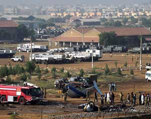 تحطم طائرة بكراتشي ومقتل ركابها