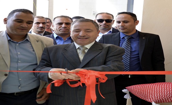 الحوراني يفتتح معرض الكتاب في جامعة الطفيلة التقنية