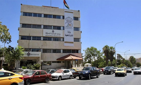 الإدارة المحلية تعمم حول خلافات المقاولين والبلديات