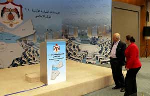 وزير التنمية السياسية يزور المركز الاعلامي للانتخابات