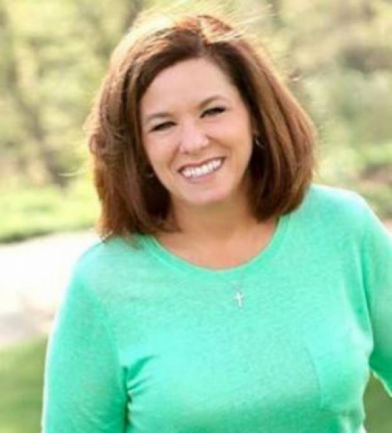 "ماتت من الضحك".. سيدة تفقد حياتها بطريقة غير متوقعة!