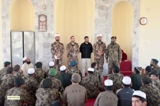 فريق الدعم الانساني في افغانستان ينظم مجالس شورى وندوات دينية