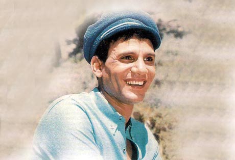 مطرب اسرائيلي يسرق عبد الحليم حافظ 