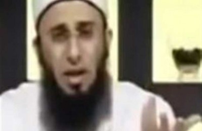 داعية مصري يدعو الأزواج لضرب زوجاتهم بالعصي وتكسير عظامهن: كونوا رجالاً داعية مصري يدعو الأزواج لضرب زوجاتهم بالعصي وتكسير عظامهن: كونوا رجالاً