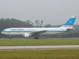 اصابة 4 اشخاص في هبوط اضطراري لطائرة كويتية