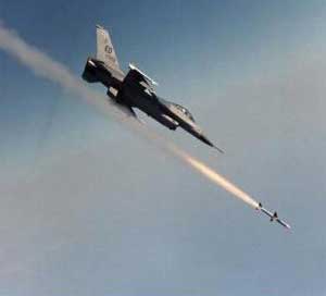 اصابة عدد من الفلسطينيين في قصف اسرائيلي لجنوب غزة