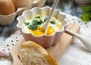 البيض والسبانخ .. غذاء مأمون وصحة للعيون! البيض والسبانخ .. غذاء مأمون وصحة للعيون!
