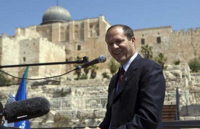 رئيس بلدية القدس يدعو الإسرائيليين لحمل السلاح رئيس بلدية القدس يدعو الإسرائيليين لحمل السلاح