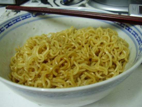 مطعم صيني يجتذب الزبائن بطبق "إندومي بالمخدرات"