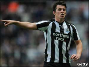 لاعب نيوكاسل بارتون يعتذر بعد إيقافه ثلاث مباريات