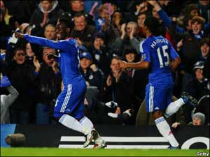 الدوري الانجليزي: تشيلسي يستفيد من تعادل يونايتد وسيتي