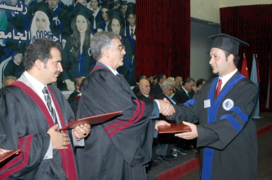 جامعـة الإسراء تحتفل بتخريج الفوج التاسع عشر جامعـة الإسراء تحتفل بتخريج الفوج التاسع عشر