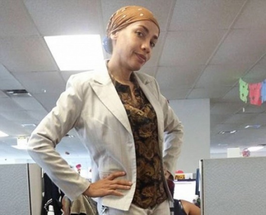 صور: رد فعل موظفة اعترضت مديرتها على ملابسها.. جعلتها تندم